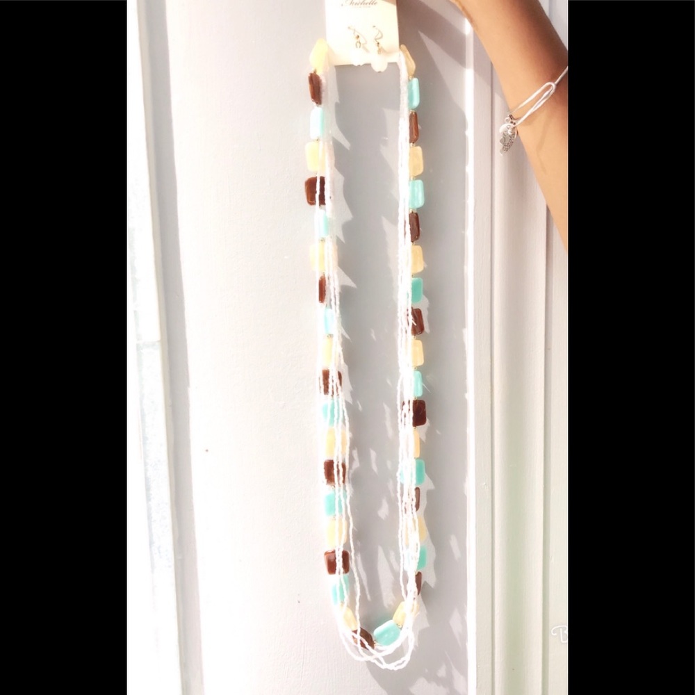 Beautiful summer long necklace NWT